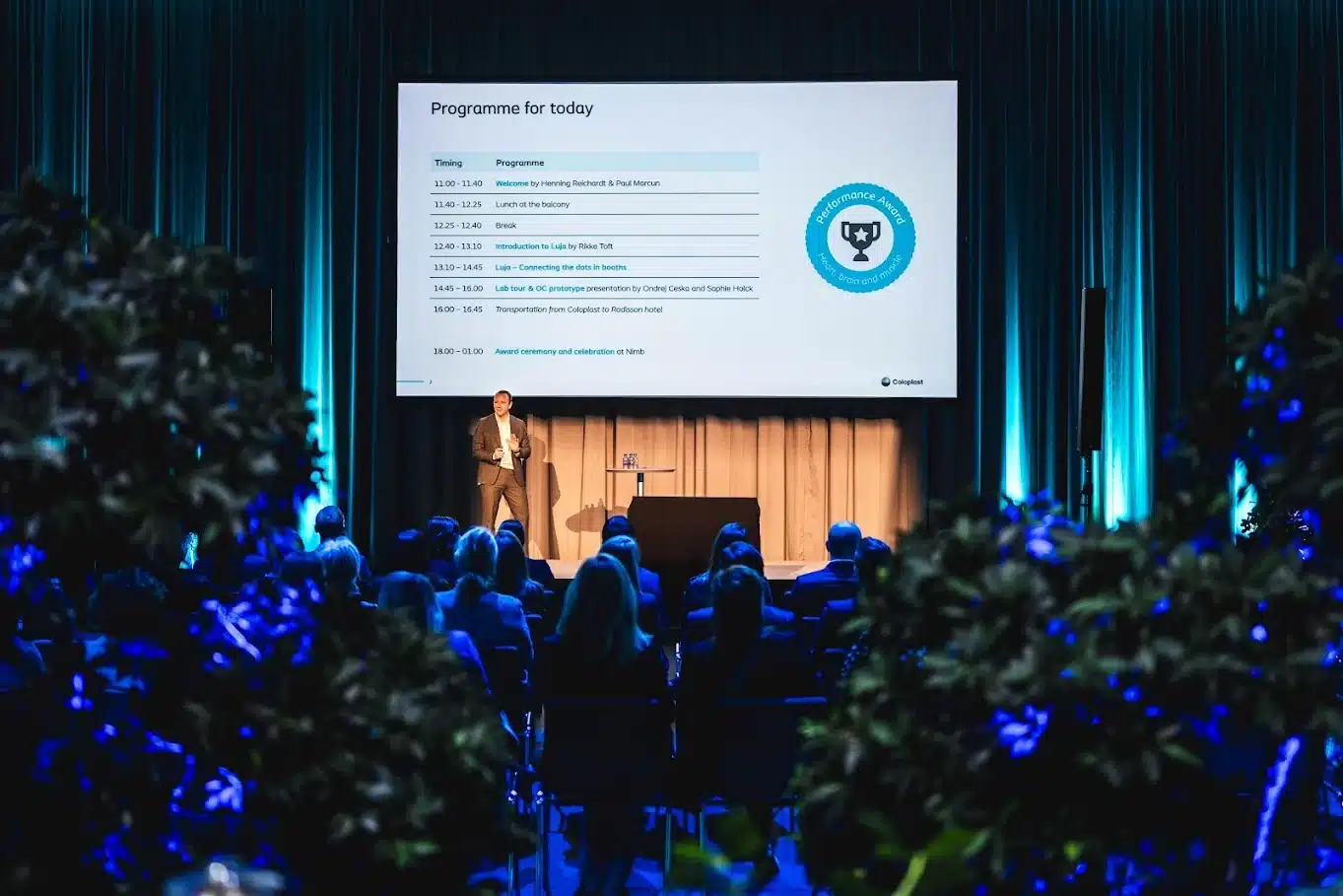 Oplæg fra scenen ved en konference