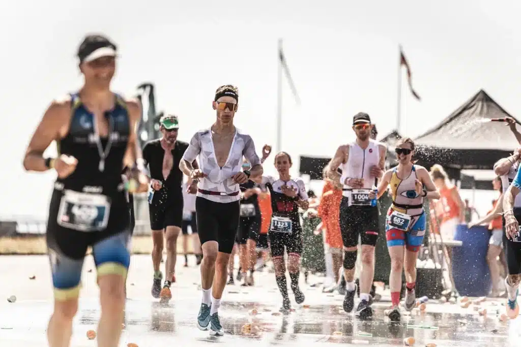 sportsfoto-traillob-kronborg Deltagere ved trailløb i solskin